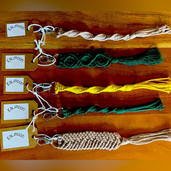 Macramé Keychain - Picture 2 of 2